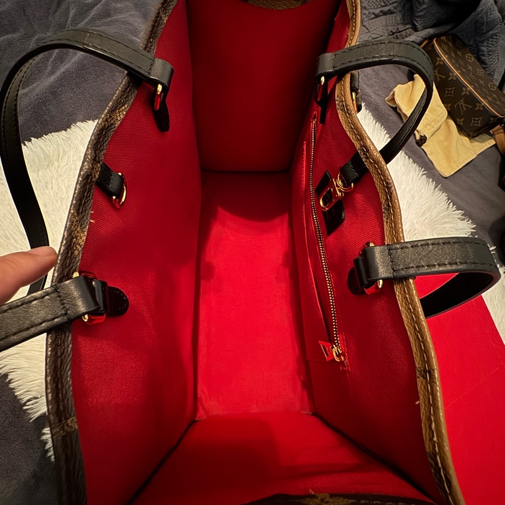 Louis Vuitton OnTheGo - Picture 5 of 16